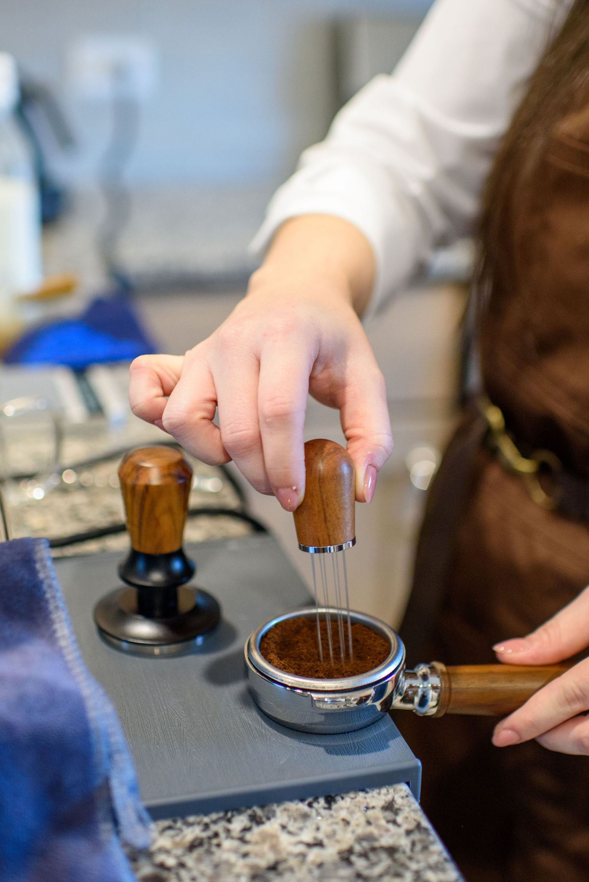 Preparing the coffee bed in the portafilter