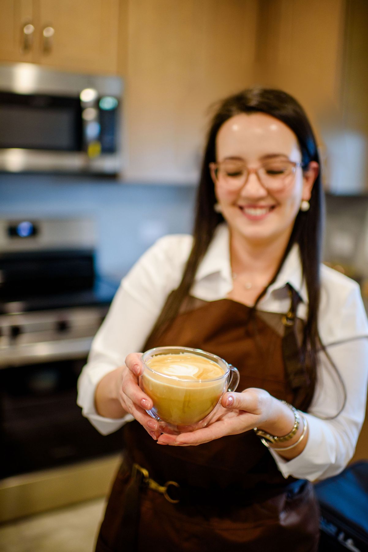 Ornella presenting a latte with latte art